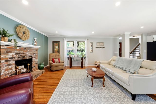 18 Fox Run Ln, Hampden, MA 01036