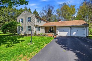 18 Fox Run Ln, Hampden, MA 01036