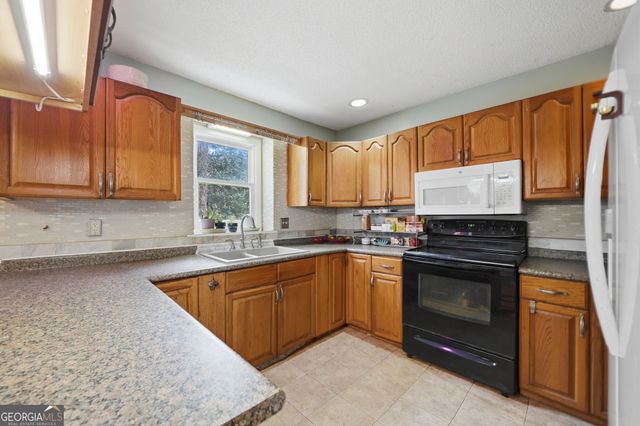 445 Longleaf Drive, Roswell, GA 30075