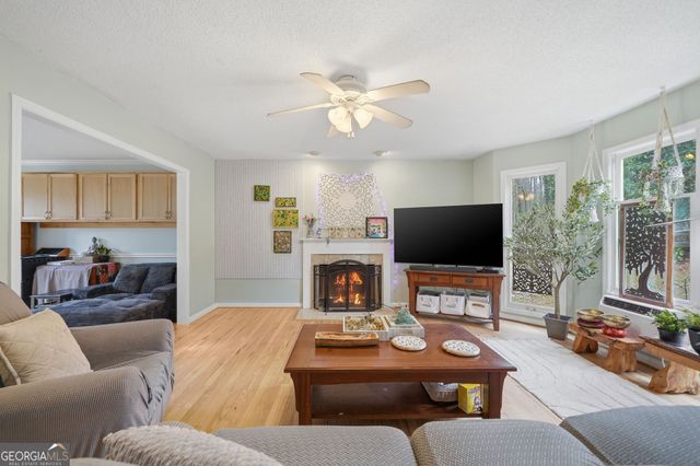 445 Longleaf Drive, Roswell, GA 30075