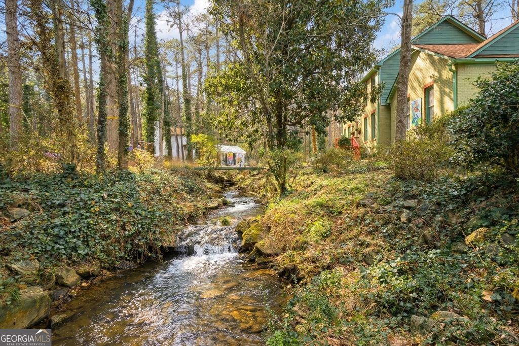 445 Longleaf Drive, Roswell, GA 30075