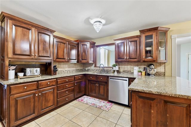 1483 N Main Street, Centerton, AR 72719