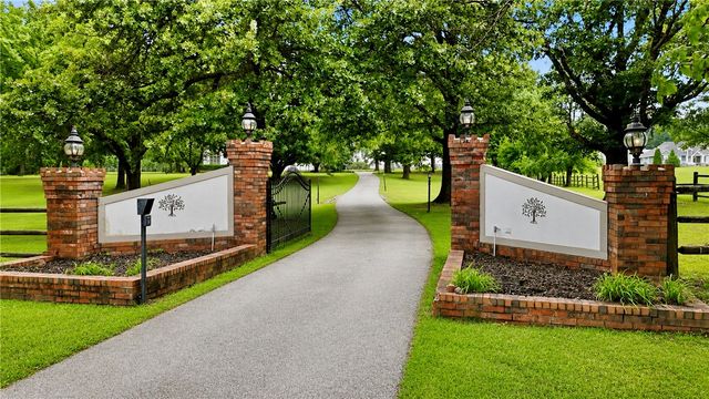 1483 N Main Street, Centerton, AR 72719