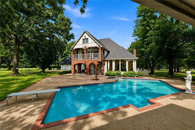 1483 N Main Street, Centerton, AR 72719