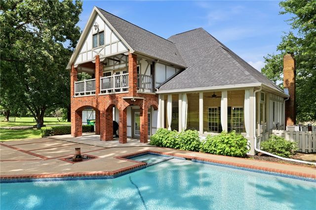 1483 N Main Street, Centerton, AR 72719