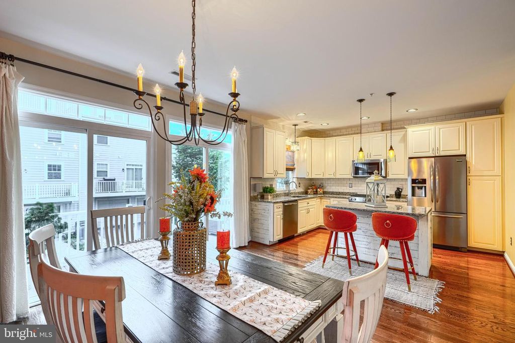Image 13 of property listing at 8502 LYNCH RD, Dundalk, MD 21222