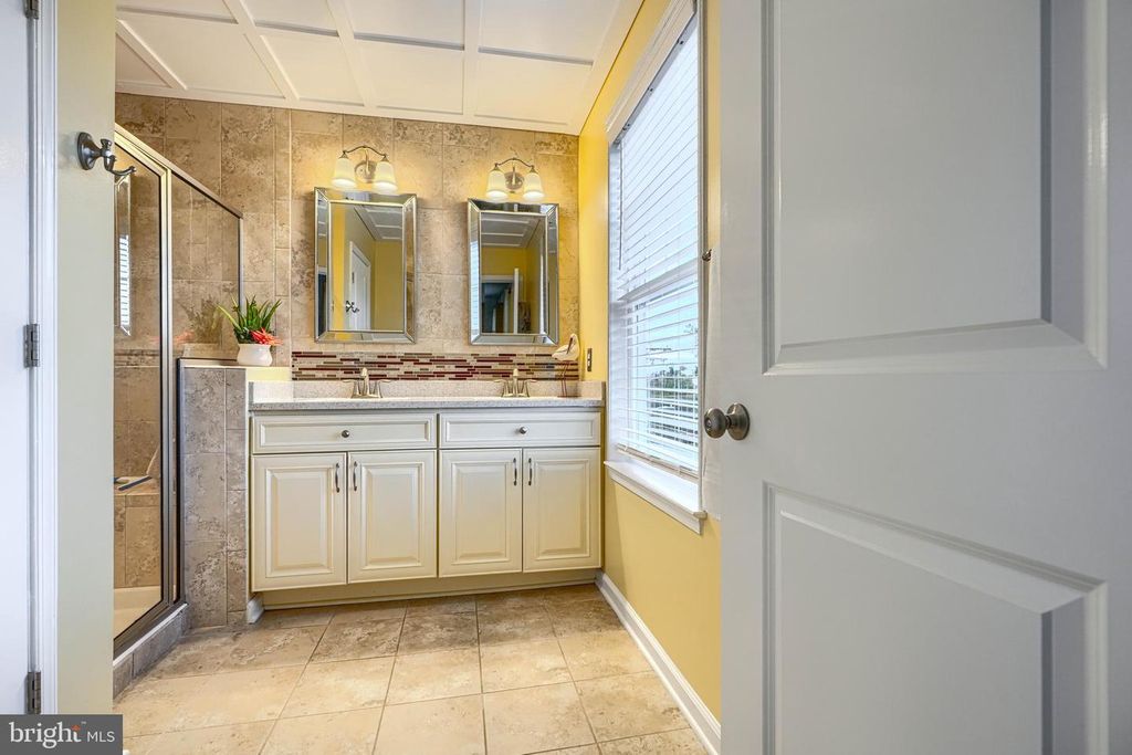 Image 21 of property listing at 8502 LYNCH RD, Dundalk, MD 21222