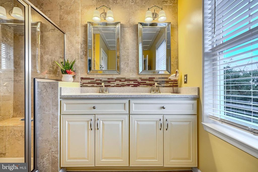 Image 23 of property listing at 8502 LYNCH RD, Dundalk, MD 21222