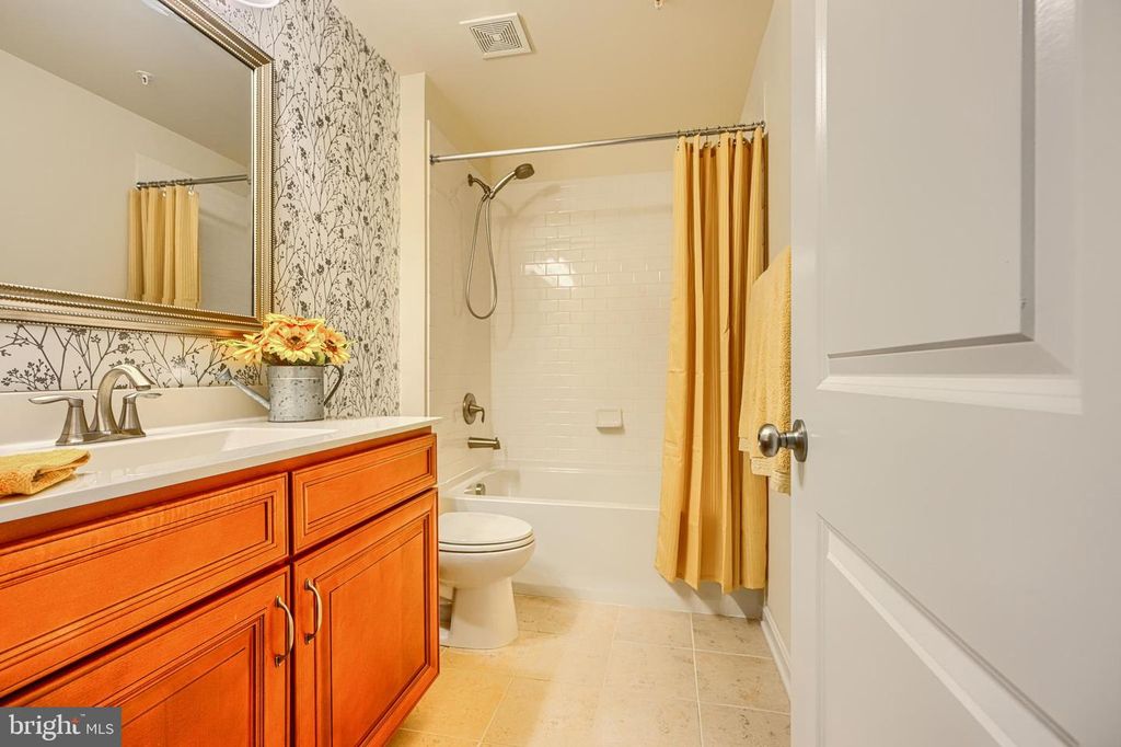 Image 26 of property listing at 8502 LYNCH RD, Dundalk, MD 21222