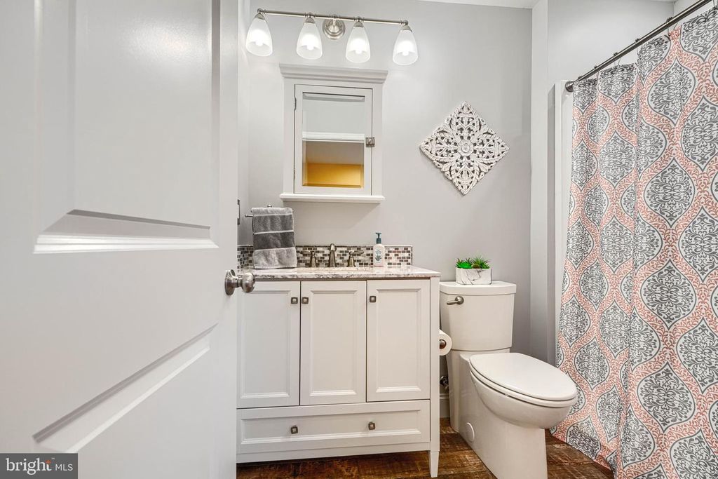 Image 32 of property listing at 8502 LYNCH RD, Dundalk, MD 21222