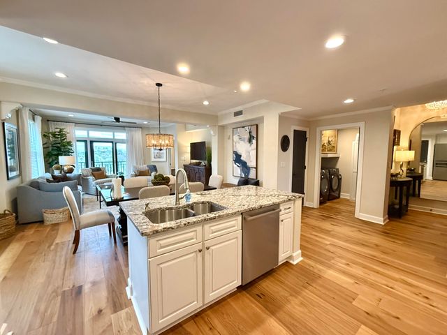 33 Calhoun Street 225, Charleston, SC 29401