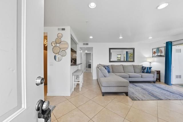 2083 Lakeridge Circle 104, Chula Vista, CA 91913