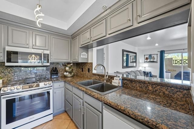 2083 Lakeridge Circle 104, Chula Vista, CA 91913