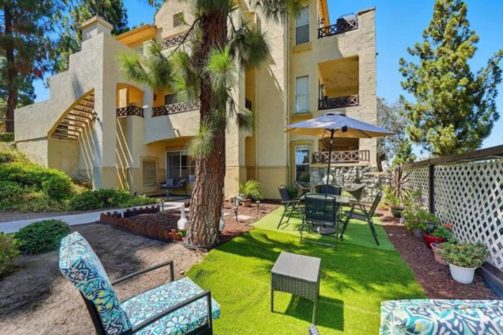 2083 Lakeridge Circle 104, Chula Vista, CA 91913