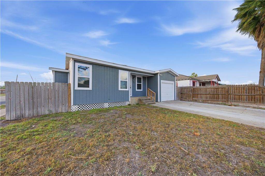 4845 Johnston Dr, Corpus Christi, TX 78415 — photo 2