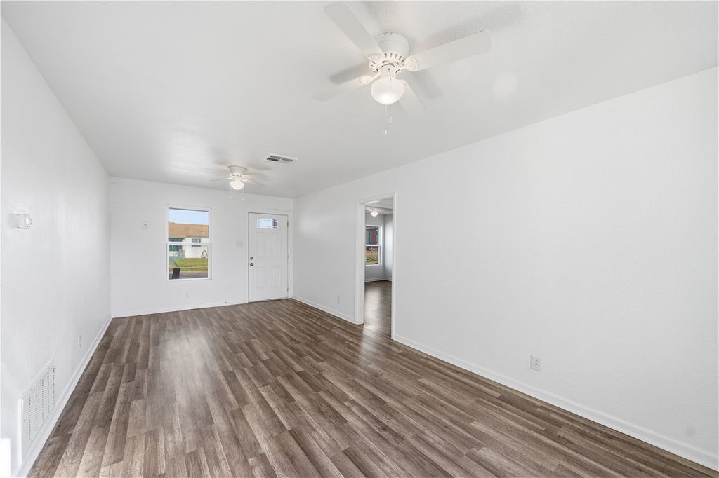 4845 Johnston Dr, Corpus Christi, TX 78415 — photo 5