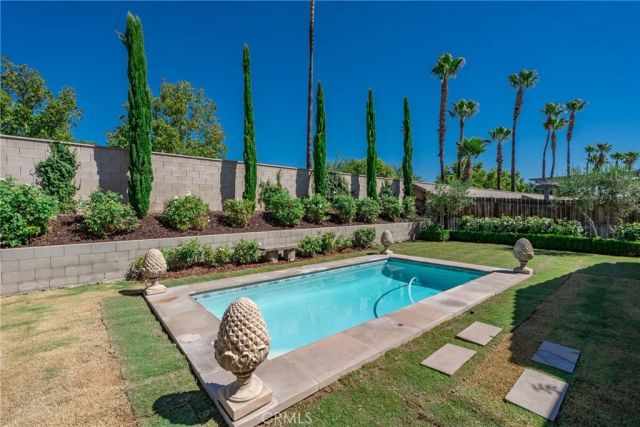 11315 N Via San Toma Drive, Fresno, CA 93730
