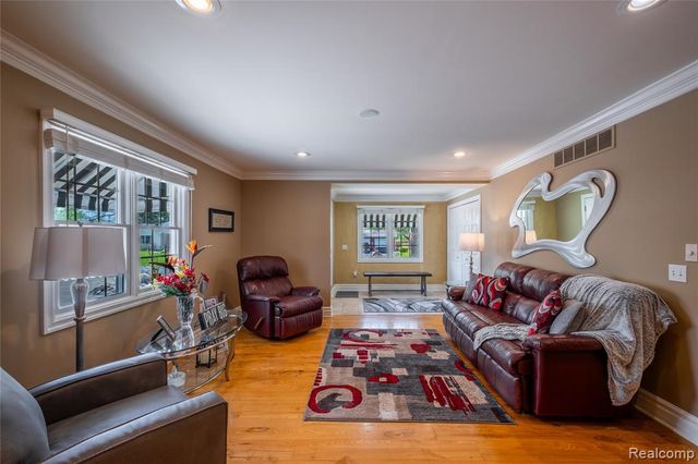 1255 Glendale Street, Burton, MI 48509