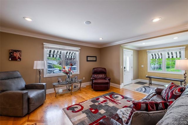 1255 Glendale Street, Burton, MI 48509