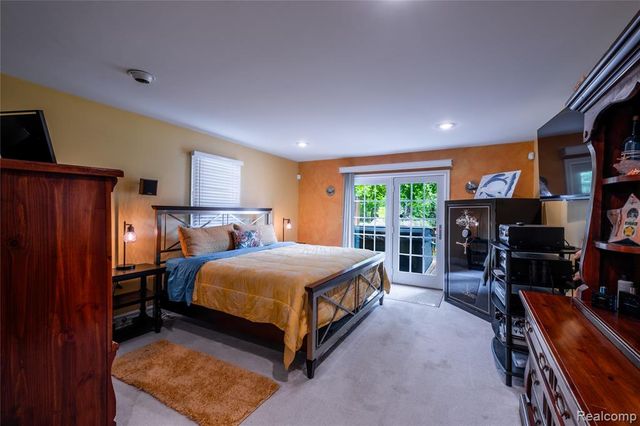 1255 Glendale Street, Burton, MI 48509