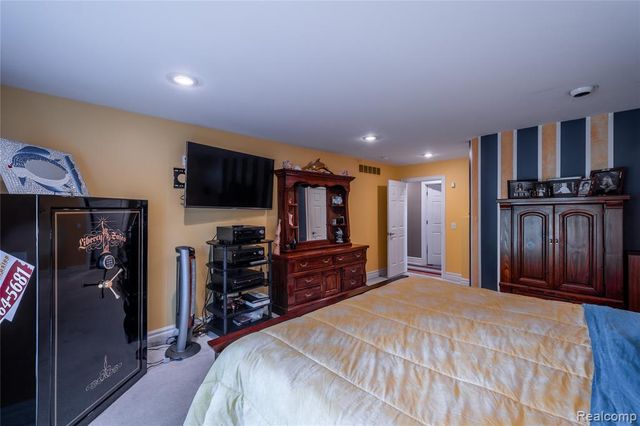 1255 Glendale Street, Burton, MI 48509