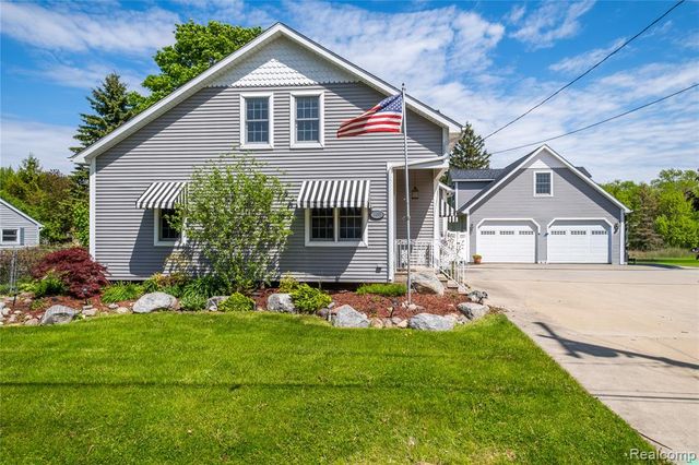 1255 Glendale Street, Burton, MI 48509
