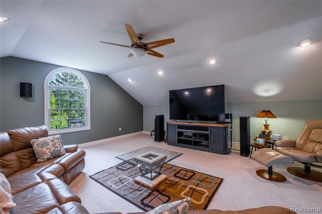 1255 Glendale Street, Burton, MI 48509
