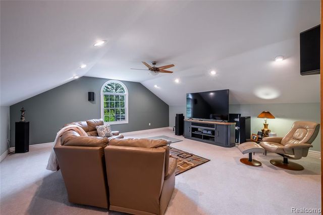 1255 Glendale Street, Burton, MI 48509