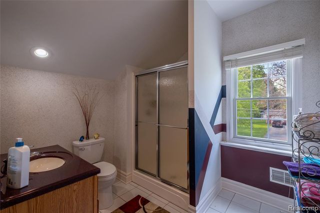1255 Glendale Street, Burton, MI 48509