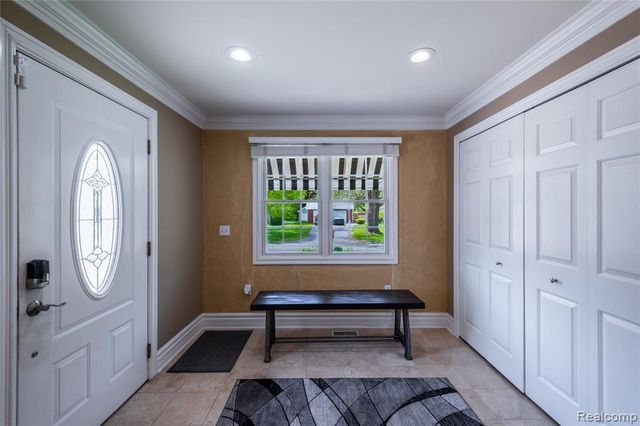 1255 Glendale Street, Burton, MI 48509
