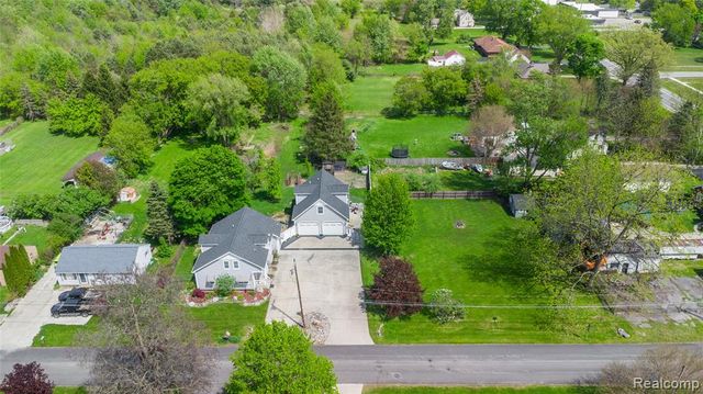 1255 Glendale Street, Burton, MI 48509