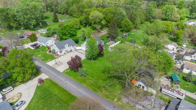 1255 Glendale Street, Burton, MI 48509