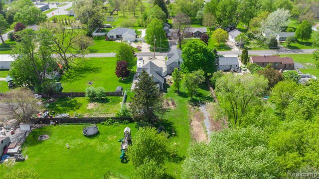 1255 Glendale Street, Burton, MI 48509