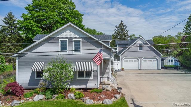 1255 Glendale Street, Burton, MI 48509