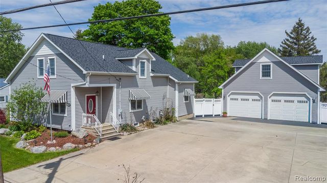 1255 Glendale Street, Burton, MI 48509