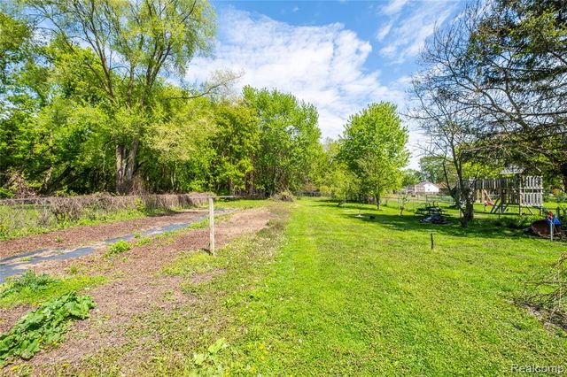 1255 Glendale Street, Burton, MI 48509