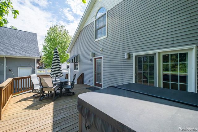 1255 Glendale Street, Burton, MI 48509