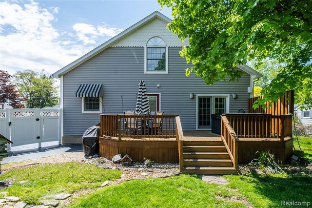 1255 Glendale Street, Burton, MI 48509