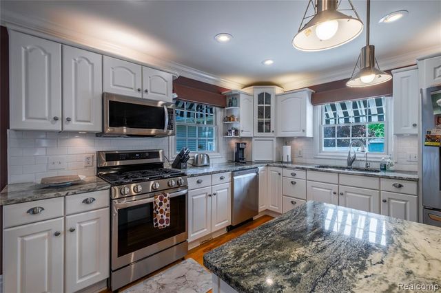 1255 Glendale Street, Burton, MI 48509