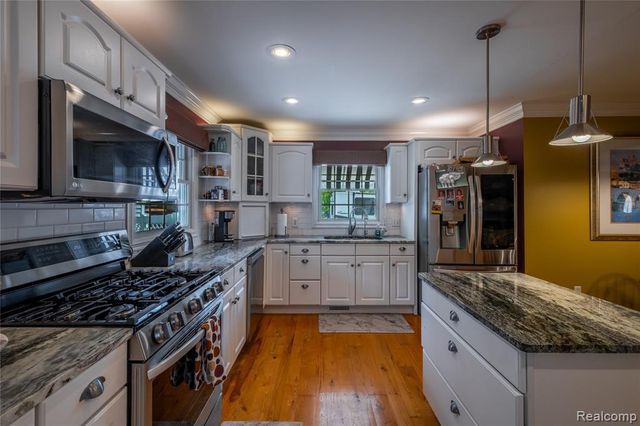 1255 Glendale Street, Burton, MI 48509