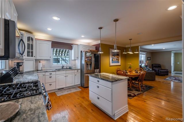 1255 Glendale Street, Burton, MI 48509