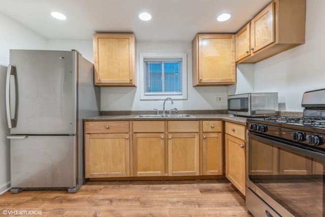 3721 N ASHLAND Avenue G, Chicago, IL 60613