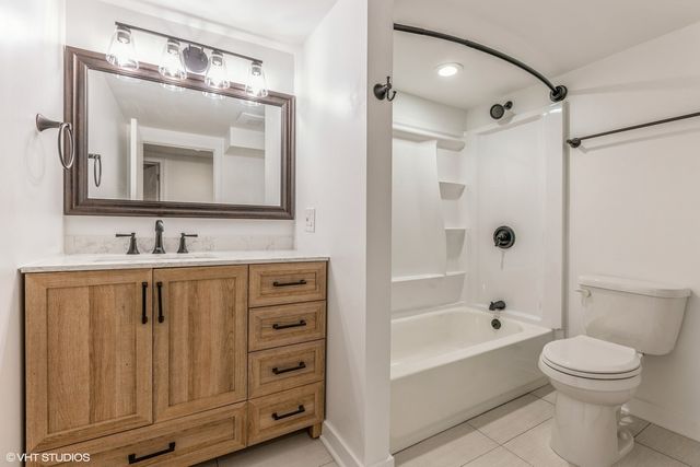 3721 N ASHLAND Avenue G, Chicago, IL 60613