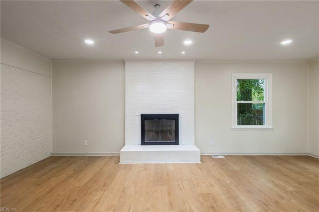 312 Lynchburg DR, Newport News, VA 23606