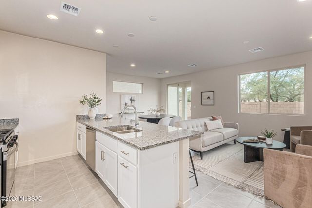 8829 N Sherry Cervi Way, Tucson, AZ 85743