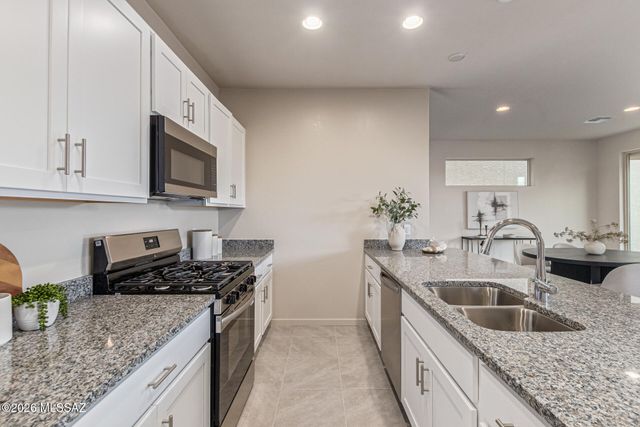 8829 N Sherry Cervi Way, Tucson, AZ 85743