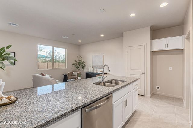 8829 N Sherry Cervi Way, Tucson, AZ 85743