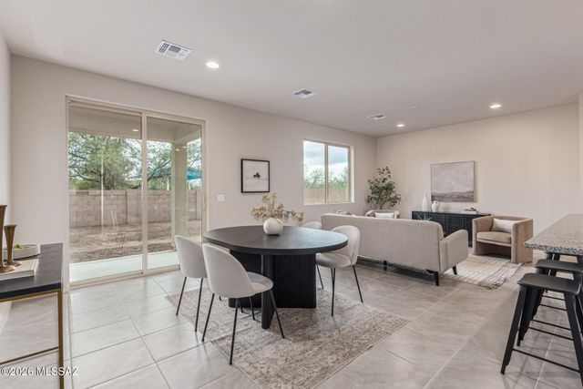 8829 N Sherry Cervi Way, Tucson, AZ 85743