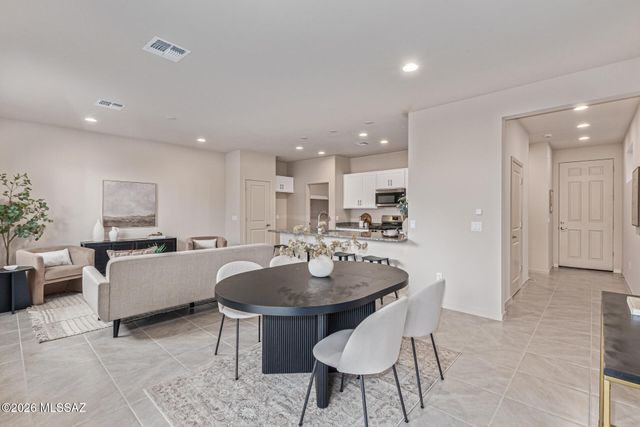 8829 N Sherry Cervi Way, Tucson, AZ 85743