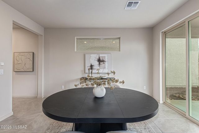 8829 N Sherry Cervi Way, Tucson, AZ 85743